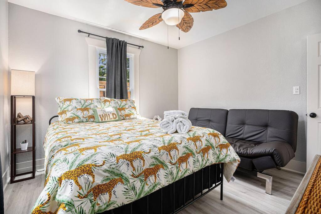 Sea Pink Retreat - Walk To Beach, Newly Renovated Galveston Exterior foto